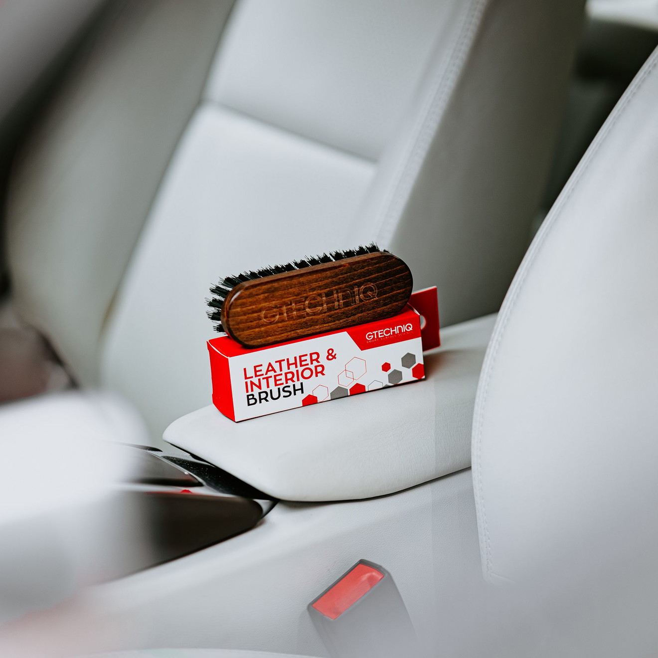 Gtechniq Leather Interior Brush - Ultimate Cleaner for Leather & Upholstery